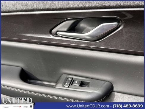 Used 2023 Jeep Grand Cherokee L Laredo image 23