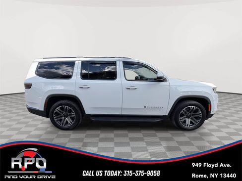 Used 2022 Jeep Wagoneer Series III AWD/4WD image 6