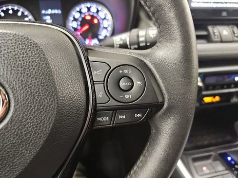 Used 2021 Toyota RAV4 XLE Premium image 21