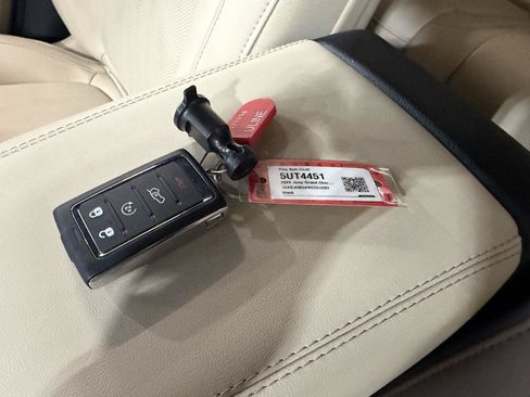 Certified 2024 Jeep Grand Cherokee Limited w/ Luxury Tech Group II AWD/4WD image 13