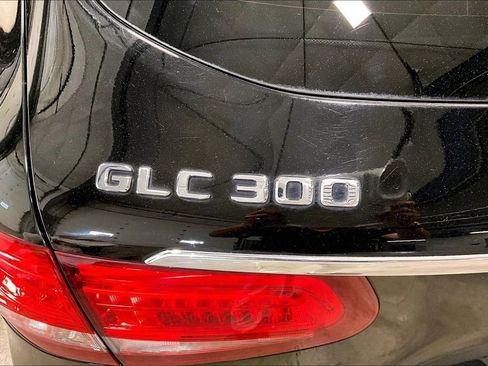 Used 2019 Mercedes-Benz GLC 300 4MATIC image 24