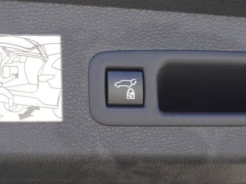 Used 2024 Toyota Sienna XLE FWD image 49