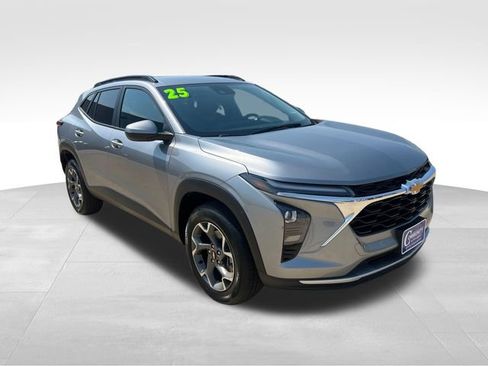 Used 2025 Chevrolet Trax LT w/ Driver Confidence Package FWD image 9