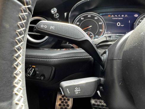 Used 2017 Bentley Bentayga image 21