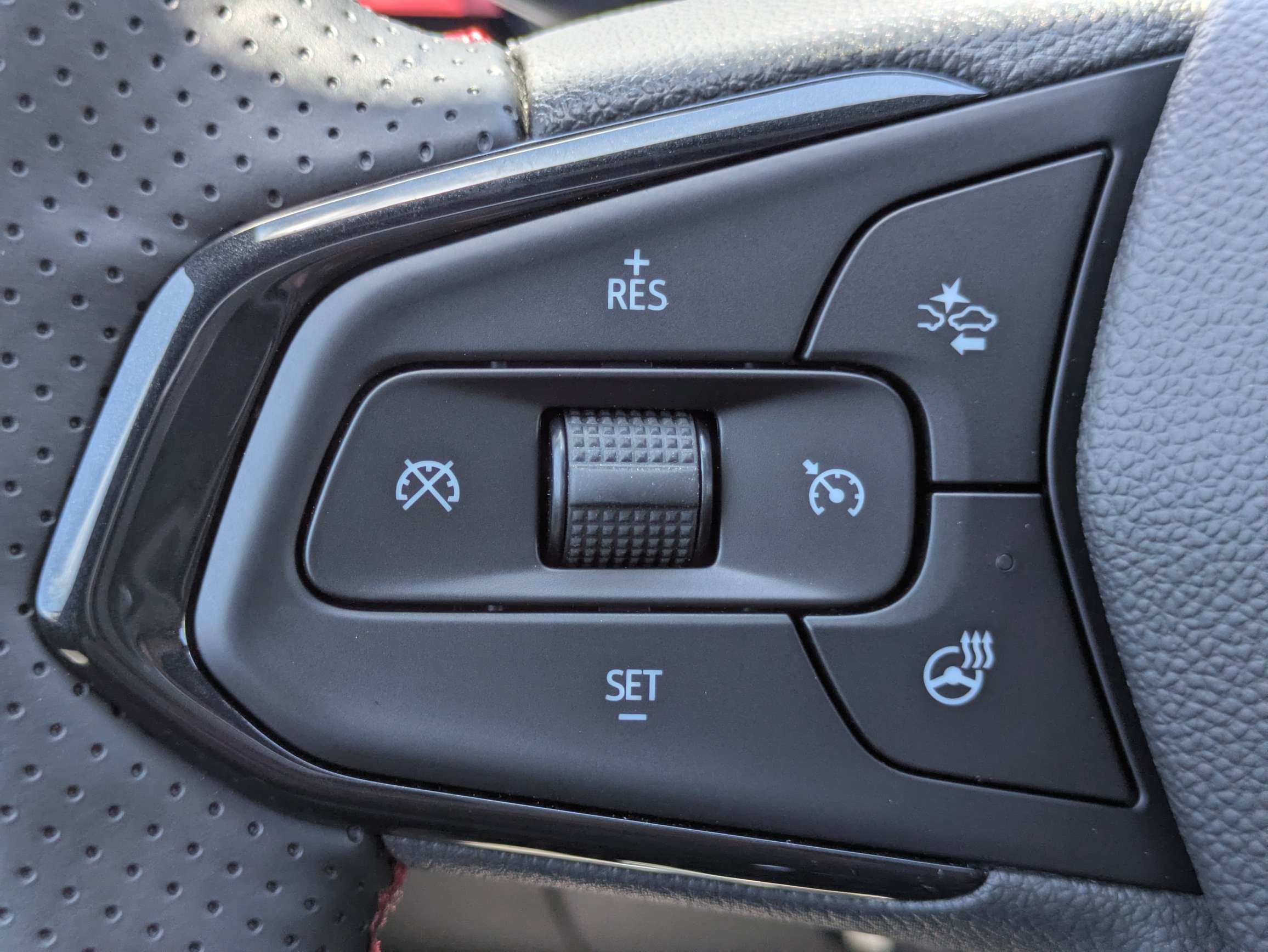 New 2026 Chevrolet Trax RS w/ Driver Confidence Package FWD image 16