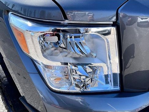 Used 2024 Nissan Titan SV w/ SV Convenience Package image 27