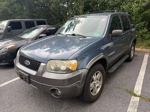 Used 2005 Ford Escape XLT AWD/4WD image 2
