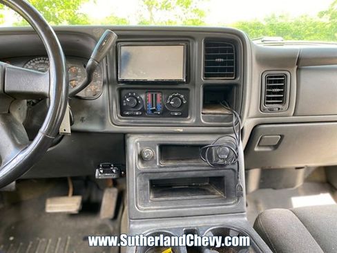 Used 2005 Chevrolet Silverado 2500 LS w/ Skid Plate Package AWD/4WD image 27