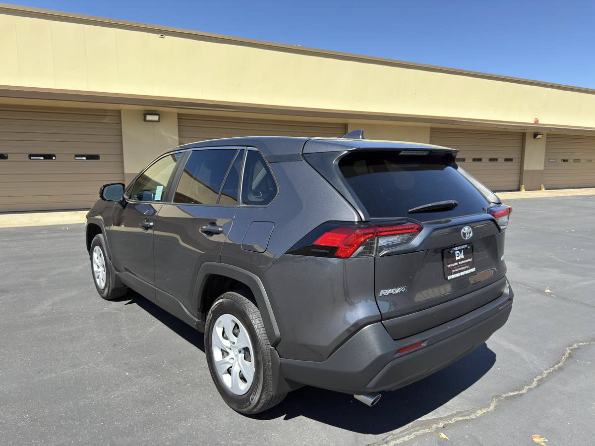 Used 2024 Toyota RAV4 LE FWD image 5
