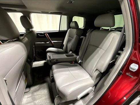 Used 2010 Toyota Highlander Limited image 26