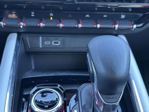 Used 2024 GMC Canyon AT4X image 27