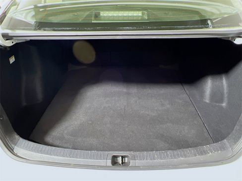 Used 2021 Toyota Corolla LE image 23