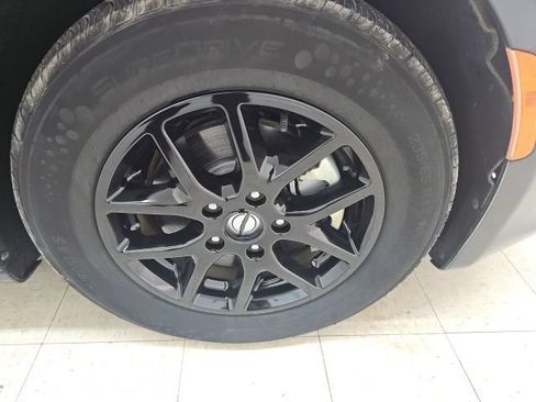 Used 2023 Chrysler Voyager LX FWD image 23