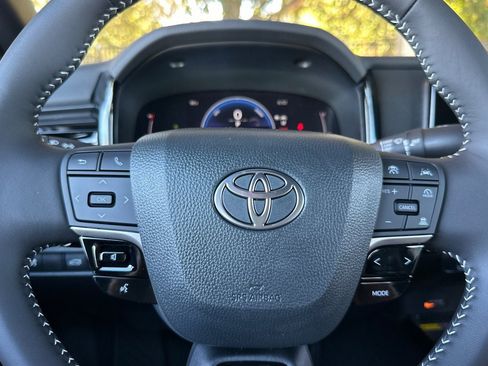New 2026 Toyota Camry Hybrid AWD/4WD image 25