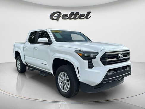 Used 2024 Toyota Tacoma SR5 AWD/4WD image 3
