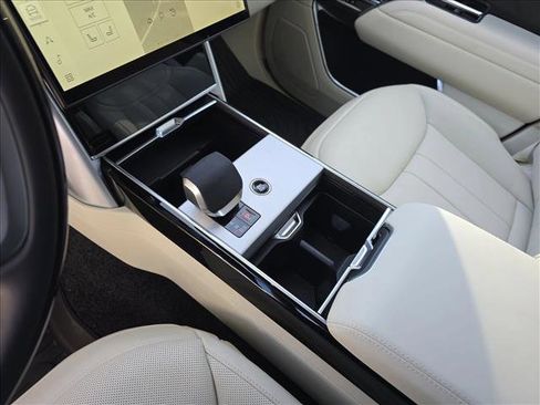 New 2025 Land Rover Range Rover Long Wheelbase SE image 25
