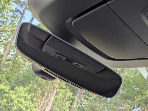 Certified 2025 Porsche Macan 4S Electric AWD/4WD image 19