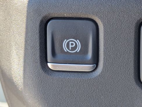 Used 2025 GMC Sierra 1500 SLT RWD image 31