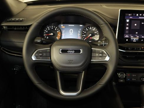 New 2026 Jeep Compass Latitude image 7