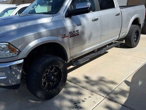 Used 2014 RAM 2500 Laramie AWD/4WD image 2