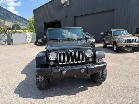 Used 2016 Jeep Wrangler Unlimited Sahara w/ Connectivity Group AWD/4WD image 5