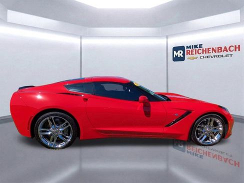 Used 2019 Chevrolet Corvette Stingray Coupe w/ 1LT RWD image 3