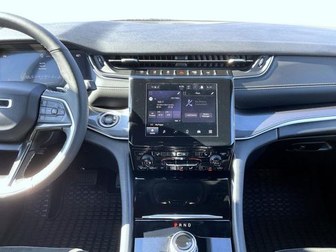 Used 2023 Jeep Grand Cherokee Altitude AWD/4WD image 12