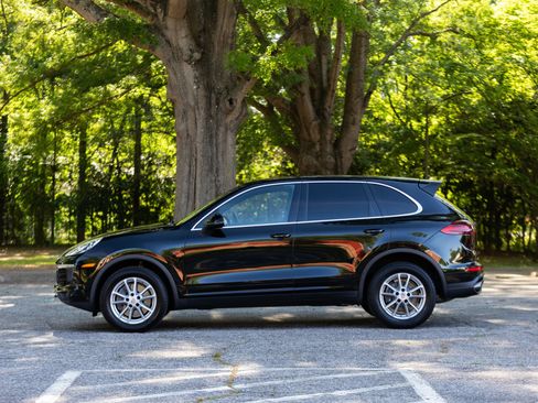 Used 2016 Porsche Cayenne AWD/4WD image 13