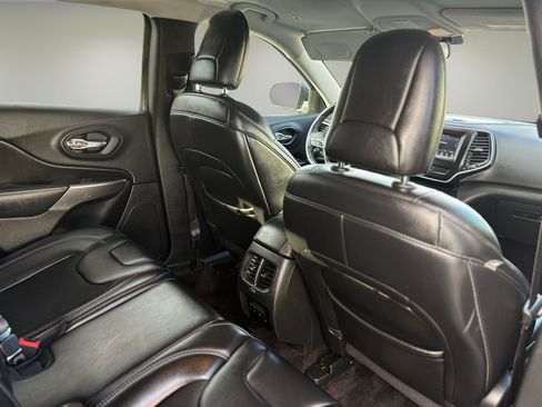 Used 2019 Jeep Cherokee Latitude Plus w/ Cold Weather Group image 38