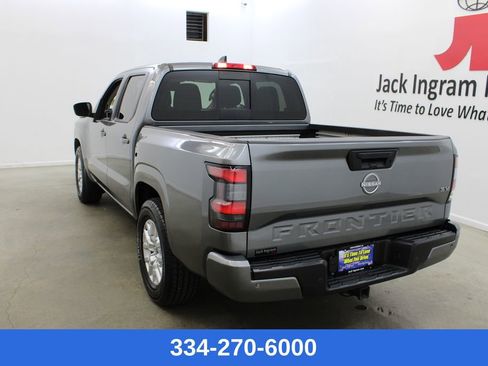 Used 2024 Nissan Frontier SV w/ SV Convenience Package image 2