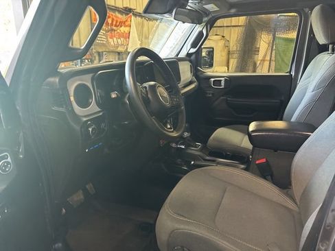 Used 2024 Jeep Wrangler Unlimited AWD/4WD image 5
