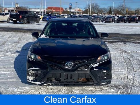 Used 2023 Toyota Camry SE image 2