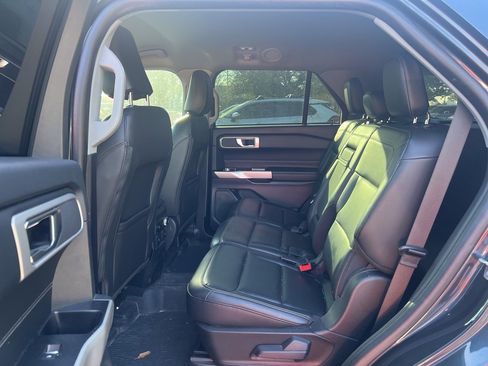 Used 2022 Ford Explorer XLT w/ Equipment Group 202A image 11