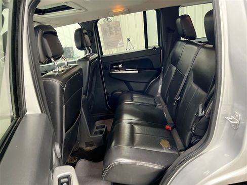 Used 2010 Jeep Liberty Limited image 22