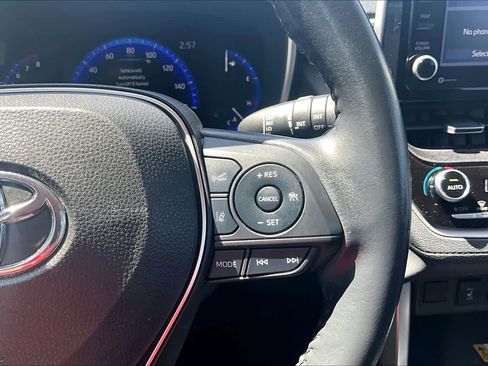 Used 2022 Toyota Corolla Cross XLE w/ Convenience Package image 25