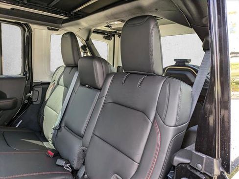 Used 2024 Jeep Wrangler Unlimited Rubicon w/ Technology Group image 15