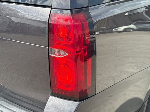 Used 2018 Chevrolet Suburban LT image 26