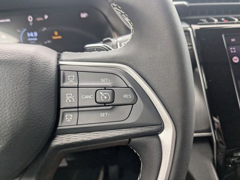 New 2025 Jeep Grand Cherokee L Laredo image 24