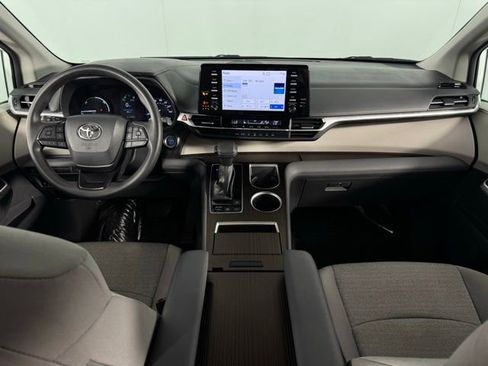 Used 2024 Toyota Sienna LE image 26