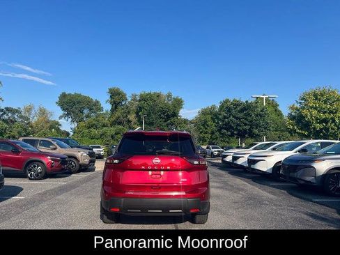 Certified 2025 Nissan Rogue SV w/ SV Premium Package AWD/4WD image 14