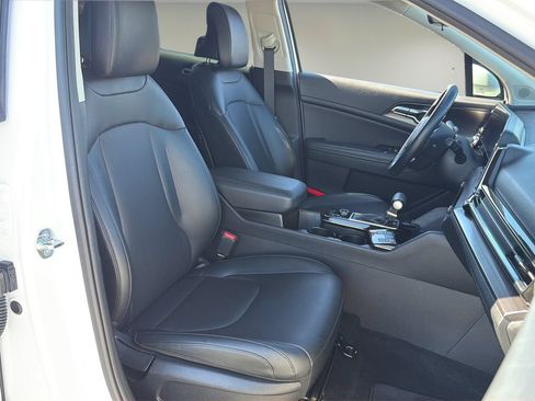 Used 2024 Kia Sportage EX FWD image 17