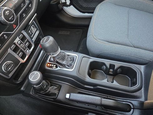 Used 2025 Jeep Gladiator Sport AWD/4WD image 25