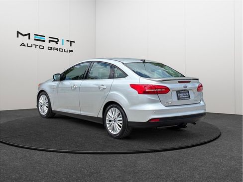 Used 2018 Ford Focus Titanium w/ Titanium Technology Package FWD image 7