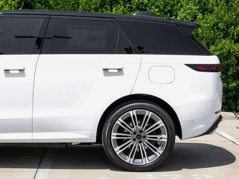 New 2026 Land Rover Range Rover Sport Dynamic SE AWD/4WD image 18