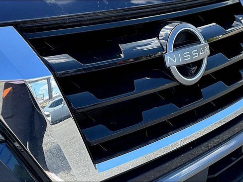 Used 2022 Nissan Armada Platinum w/ Captain's Chairs Package RWD image 33