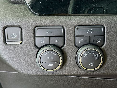 Used 2023 Chevrolet Silverado 1500 LT AWD/4WD image 16
