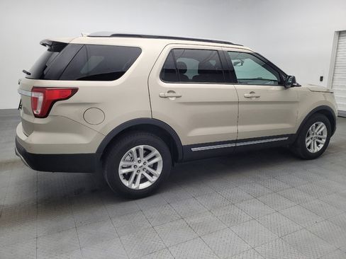 Used 2017 Ford Explorer XLT w/ Equipment Group 202A FWD image 10
