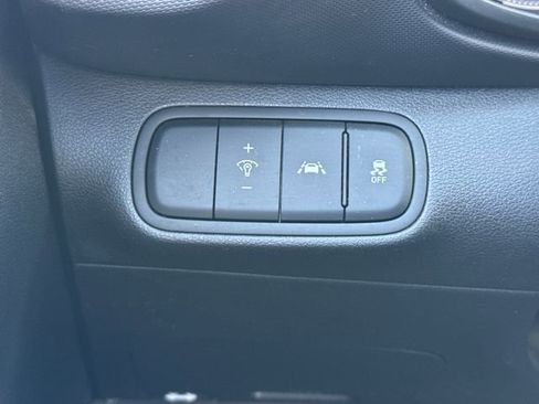 Used 2021 Hyundai Venue SEL w/ Premium Package FWD image 34