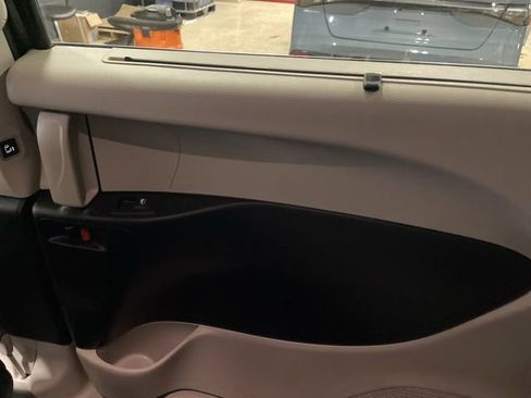 Used 2024 Chrysler Pacifica Touring-L image 30