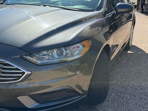 Used 2017 Ford Fusion S image 3